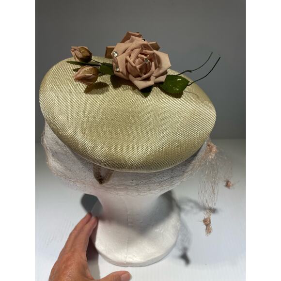 Vintage Carlot Juliet Fascinator Gold Cream Straw Hat with Pink Roses Mesh Veil - Picture 6 of 8